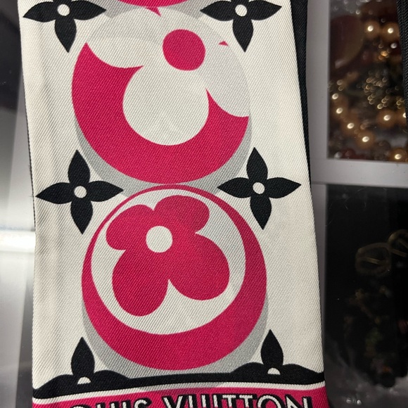 Louis Vuitton Pink and Black Women's Scarf - Picture 2 of 2